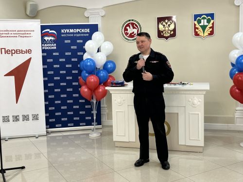 Кукмара районында тантаналы вакыйга: Үсмерләргә паспортлар тапшырылды