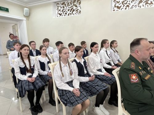 Кукмара районында тантаналы вакыйга: Үсмерләргә паспортлар тапшырылды