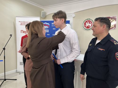 Кукмара районында тантаналы вакыйга: Үсмерләргә паспортлар тапшырылды