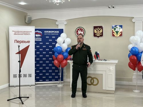 Кукмара районында тантаналы вакыйга: Үсмерләргә паспортлар тапшырылды