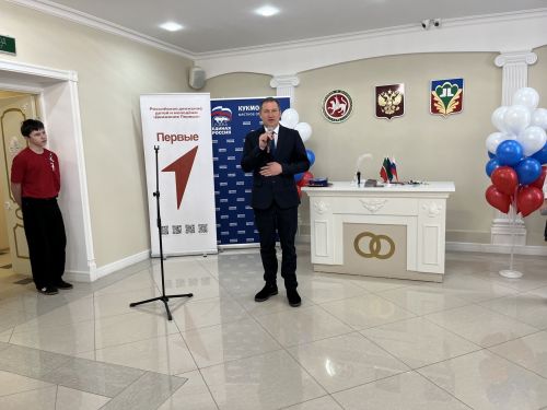 Кукмара районында тантаналы вакыйга: Үсмерләргә паспортлар тапшырылды