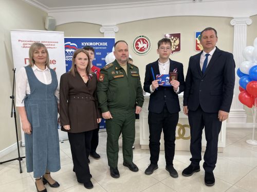 Кукмара районында тантаналы вакыйга: Үсмерләргә паспортлар тапшырылды
