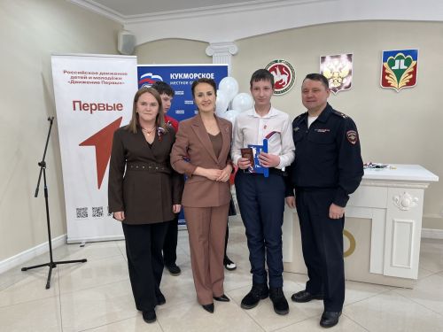 Кукмара районында тантаналы вакыйга: Үсмерләргә паспортлар тапшырылды
