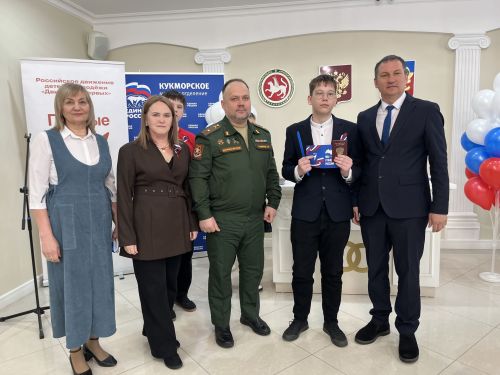 Кукмара районында тантаналы вакыйга: Үсмерләргә паспортлар тапшырылды