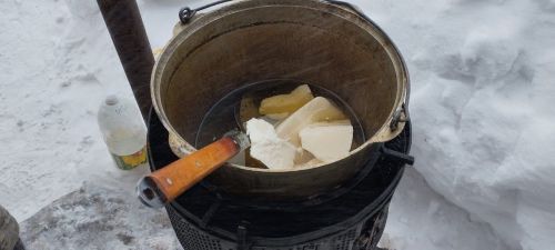 “Гараж” волонтерлары солдатлар өчен 133 тартма чәк-чәк әзерләде