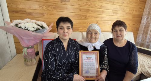 Зур Сәрдек авылыннан Сания Вилданова 90 яшьлек юбилеен билгеләп үтә
