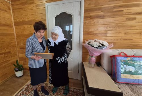 Зур Сәрдек авылыннан Сания Вилданова 90 яшьлек юбилеен билгеләп үтә