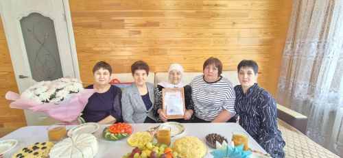 Зур Сәрдек авылыннан Сания Вилданова 90 яшьлек юбилеен билгеләп үтә