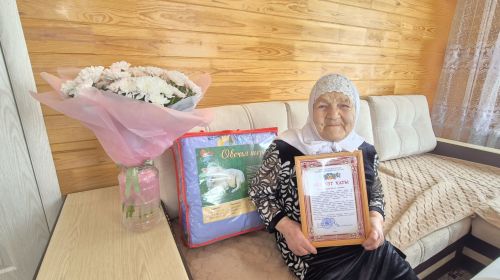 Зур Сәрдек авылыннан Сания Вилданова 90 яшьлек юбилеен билгеләп үтә