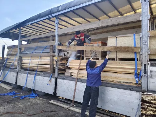Кукмарадан Фәнил Хөрәмшин фронттагы егетләргә ярдәм күрсәтүен дәвам итә