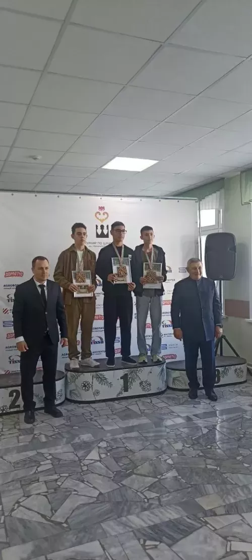 Фоторепортаж: кукмаралылар шахмат турнирында катнашты