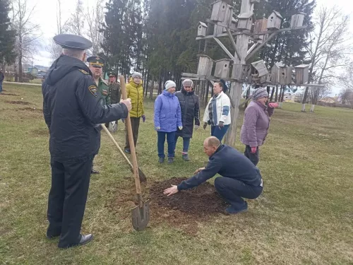 Кукмарада Чернобыль геройлары истәлегенә алмагач үсентеләре утырттылар