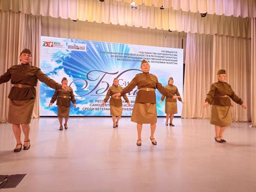 Гомер көзендә дә сәхнәдә: Кукмарада өлкәннәр бию аша яңа тормыш таба