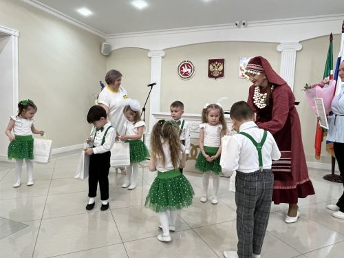 Булачак әниләргә — игътибар: Кукмарада йөкле хатын-кызлар өчен бәйрәм үткәрелде