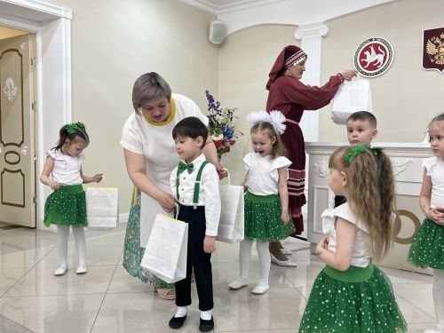 Булачак әниләргә — игътибар: Кукмарада йөкле хатын-кызлар өчен бәйрәм үткәрелде