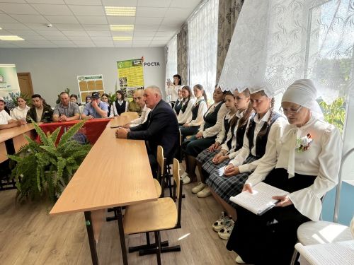 Батырларны көрәш тудыра: Мәчкәрә мәктәбендә мемориаль такта ачылды, Герой партасы куелды