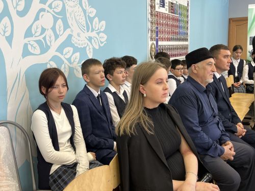 Батырларны көрәш тудыра: Мәчкәрә мәктәбендә мемориаль такта ачылды, Герой партасы куелды