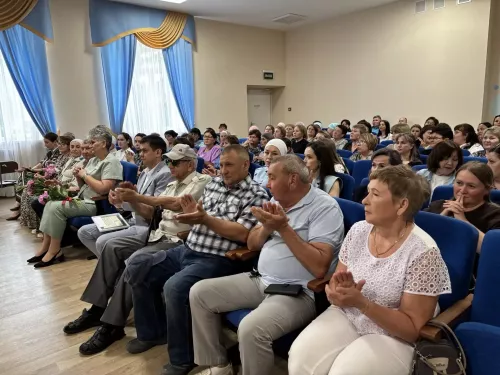 Кукмарада социаль хезмәткәрләрне хөрмәтләделәр