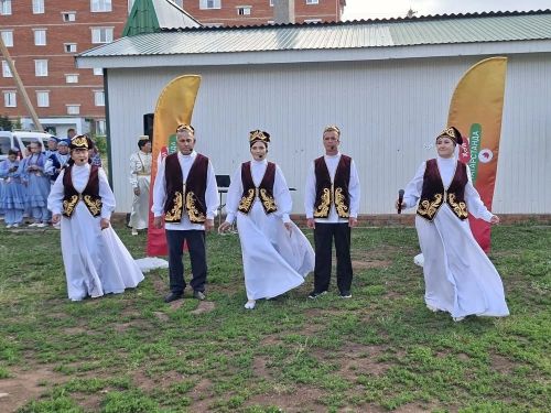 Парящие флаги и живая музыка: как День России объединил жителей Кукмора