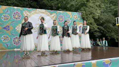 Казан шәһәренең Мирный бистәсендә узган Сабантуйдан фоторепортаж