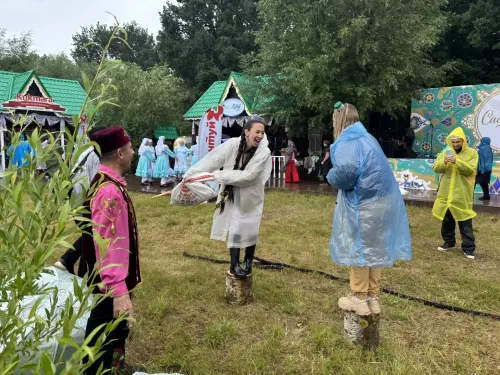 Казан шәһәренең Мирный бистәсендә узган Сабантуйдан фоторепортаж