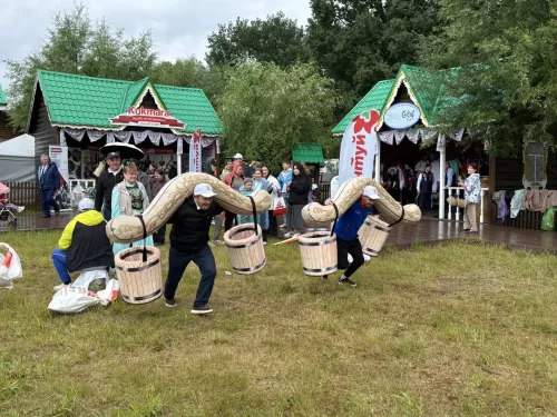 Казан шәһәренең Мирный бистәсендә узган Сабантуйдан фоторепортаж