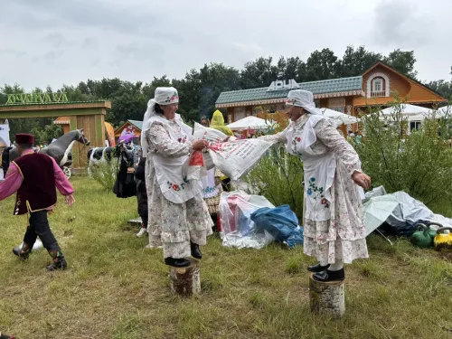 Казан шәһәренең Мирный бистәсендә узган Сабантуйдан фоторепортаж