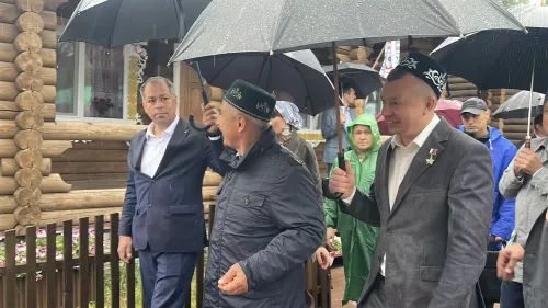 Казан шәһәренең Мирный бистәсендә узган Сабантуйдан фоторепортаж