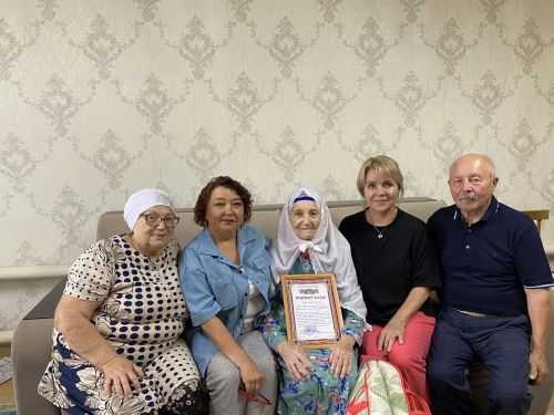 Өркеш авылыннан Нәкыя Хәйруллина 90 яшьлеген билгеләп үтте