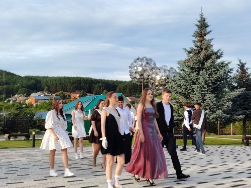 Шаг во взрослую жизнь: в Кукморе чествовали выпускников 9-х классов