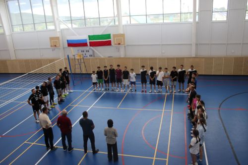 Молодежь выбирает спорт: в центре «Ялкын» состоялся волейбольный турнир