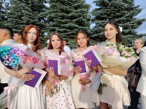 Шаг во взрослую жизнь: в Кукморе чествовали выпускников 9-х классов