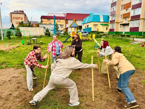 Праздник детства во дворе: как соседи в Кукморе создали яркое событие
