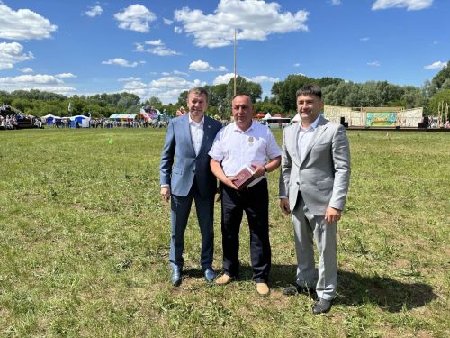 Кукмарада Сабантуй халыкны бер мәйданга туплады