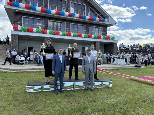 Кукмарада Сабантуй халыкны бер мәйданга туплады