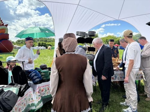 Кукмарада Сабантуй халыкны бер мәйданга туплады