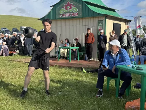 Фоторепортаж: Аш-Буҗида «Авыл көне» узды