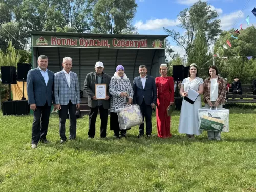 Фоторепортаж: Аш-Буҗида «Авыл көне» узды