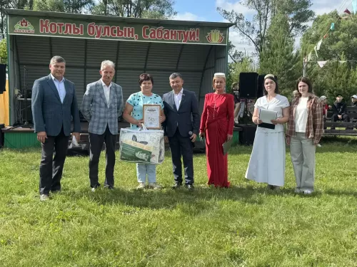 Фоторепортаж: Аш-Буҗида «Авыл көне» узды