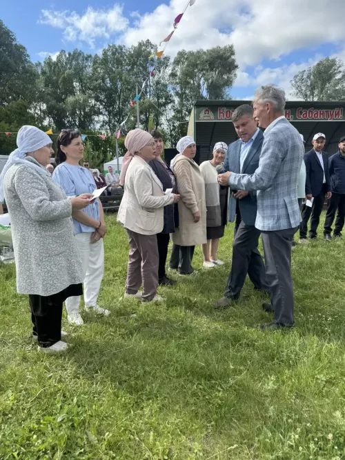 Фоторепортаж: Аш-Буҗида «Авыл көне» узды