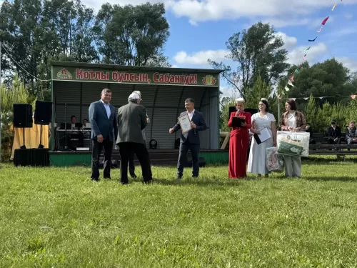 Фоторепортаж: Аш-Буҗида «Авыл көне» узды