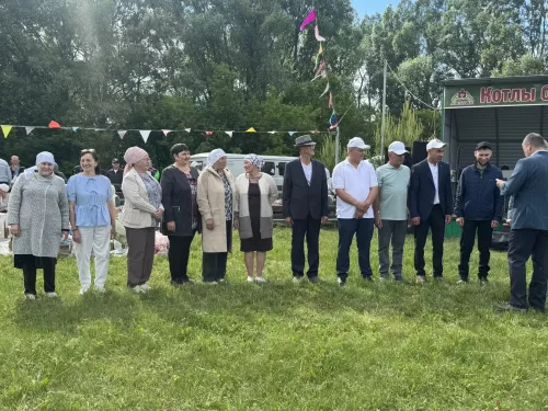 Фоторепортаж: Аш-Буҗида «Авыл көне» узды