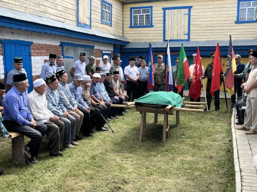 Кукмара үзенең соңгы сугыш ветераны белән хушлашты