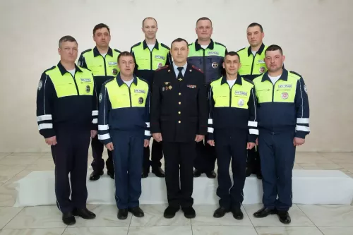 Юллар тәртип ярата: Кукмара районы Дәүләт автоинспекциясе хезмәткәрләре һөнәри бәйрәмнәрен билгеләп үтә
