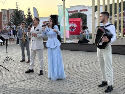 Фоторепортаж: Кукмарада Гаилә, мәхәббәт һәм тугрылык көненә багышланган бәйрәм узды