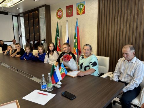 Кукмарада күпбалалы гаиләләргә торак сертификатлары тапшырылды