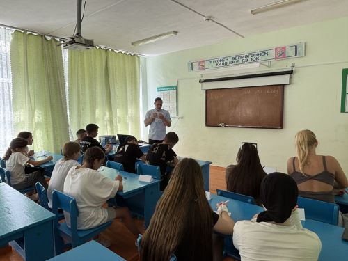«Энҗе бөртекләре» телләр өйрәнә: Мәчкәрә лагеренда балалар чит телләр серләренә төшенә