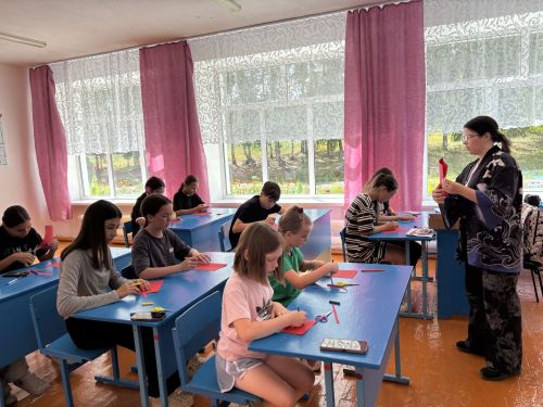 «Энҗе бөртекләре» телләр өйрәнә: Мәчкәрә лагеренда балалар чит телләр серләренә төшенә