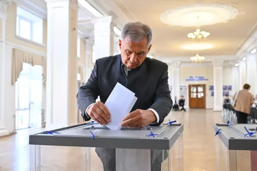 Татарстан Рәисе Рөстәм Миңнеханов Дәүләт Думасына депутатлар сайлауда тавыш бирде