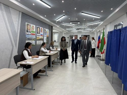 Марат Зяббаров посетил избирательный участок в Кукморском районе